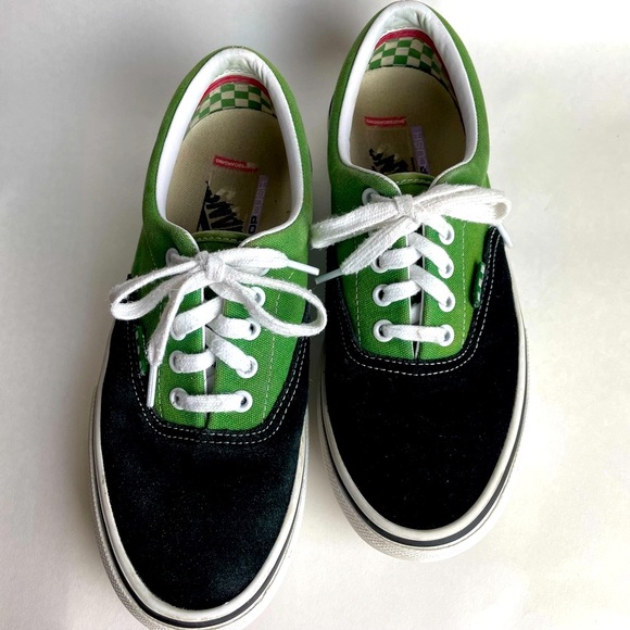 VANS•GREEN/BLACK•CLASSIC•MENS 8 / WOMENS 9.5 - Picture 2 of 7